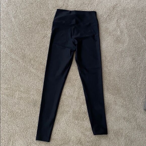 Black size and fit shiny legging. - Picture 1 of 1